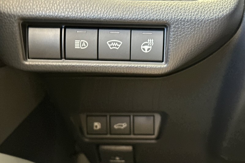 Toyota Prius Vehicle Full-screen Gallery Image 39