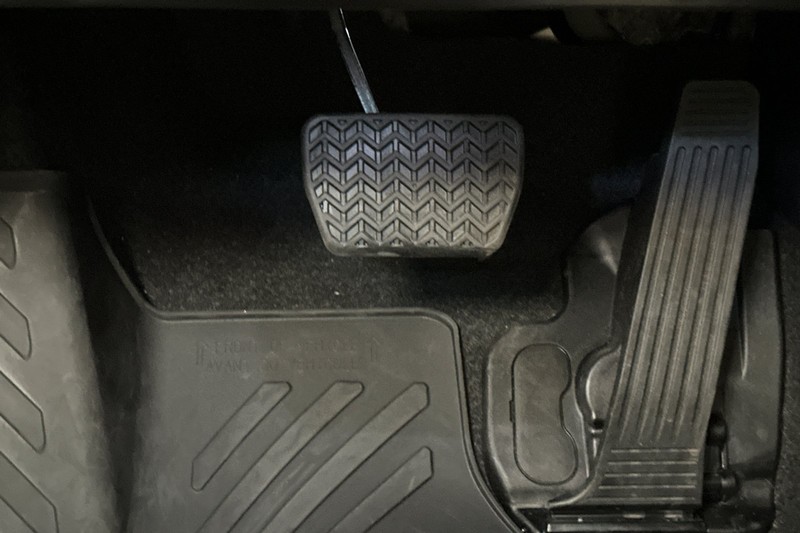 Toyota Prius Vehicle Full-screen Gallery Image 41