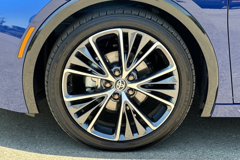 Toyota Prius Vehicle Full-screen Gallery Image 42