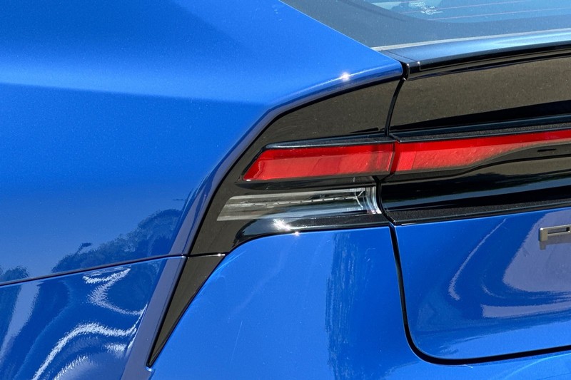 Toyota Prius Vehicle Full-screen Gallery Image 45
