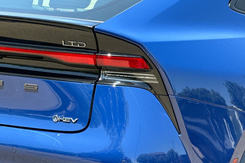 Toyota Prius Vehicle Full-screen Gallery Image 47