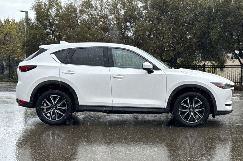 Mazda CX-5 Vehicle Full-screen Gallery Image 03