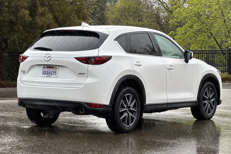 Mazda CX-5 Vehicle Full-screen Gallery Image 04