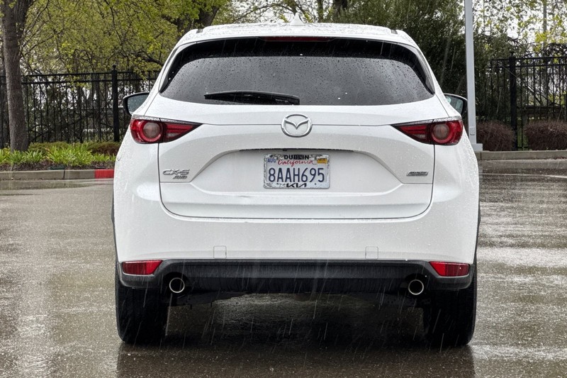 Mazda CX-5 Vehicle Full-screen Gallery Image 05