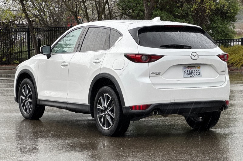 Mazda CX-5 Vehicle Full-screen Gallery Image 06