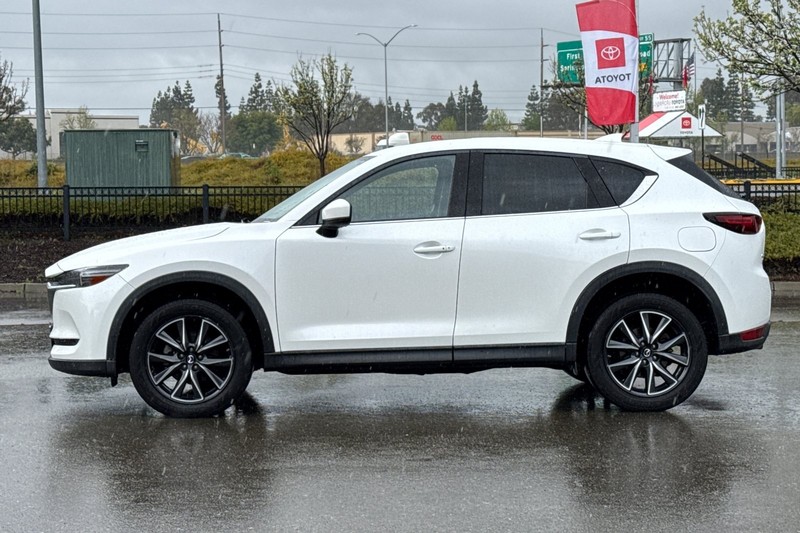Mazda CX-5 Vehicle Full-screen Gallery Image 07