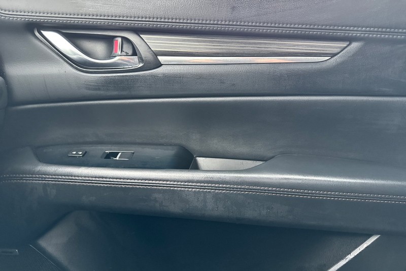 Mazda CX-5 Vehicle Full-screen Gallery Image 20