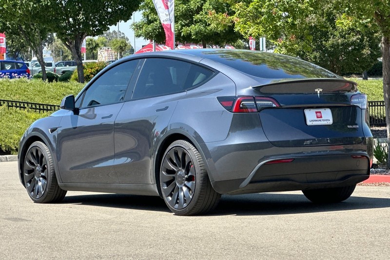 Tesla Model Y Vehicle Full-screen Gallery Image 06