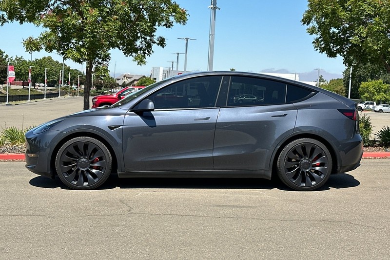 Tesla Model Y Vehicle Full-screen Gallery Image 07