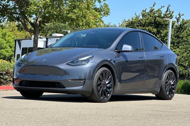 Tesla Model Y Vehicle Full-screen Gallery Image 08