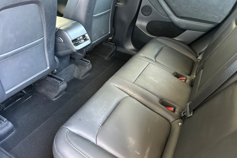Tesla Model Y Vehicle Full-screen Gallery Image 14