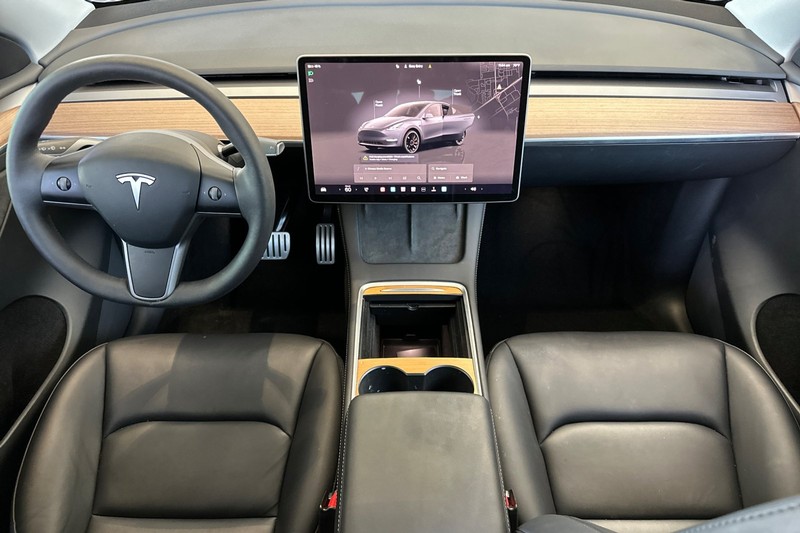 Tesla Model Y Vehicle Full-screen Gallery Image 15