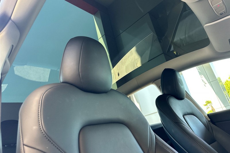 Tesla Model Y Vehicle Full-screen Gallery Image 20
