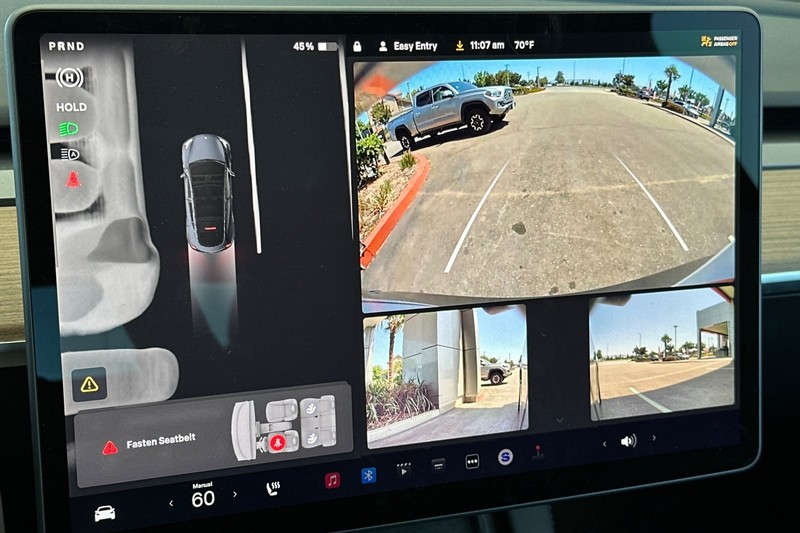 Tesla Model Y Vehicle Full-screen Gallery Image 27