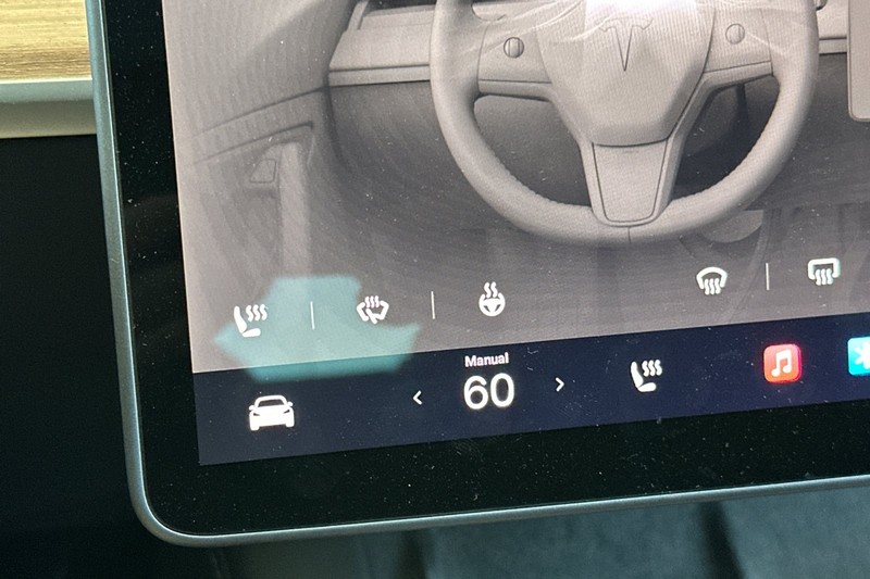 Tesla Model Y Vehicle Full-screen Gallery Image 29