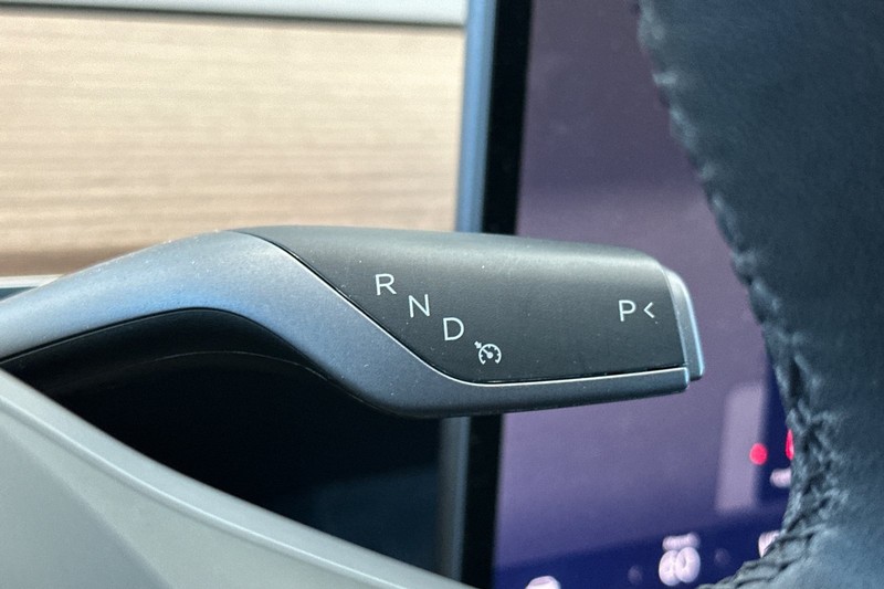 Tesla Model Y Vehicle Full-screen Gallery Image 33