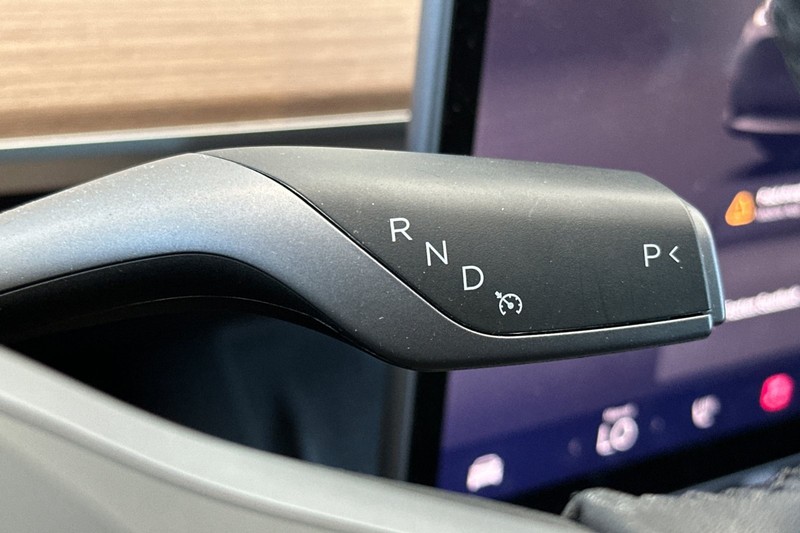 Tesla Model Y Vehicle Full-screen Gallery Image 38