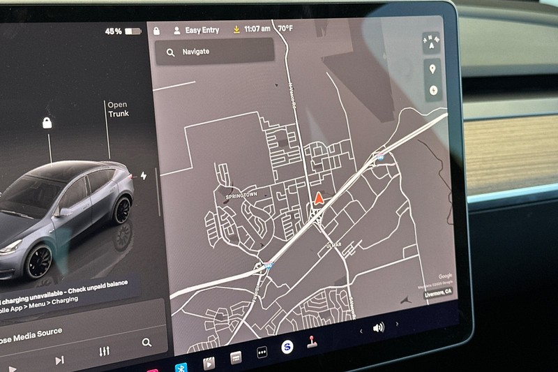 Tesla Model Y Vehicle Full-screen Gallery Image 42