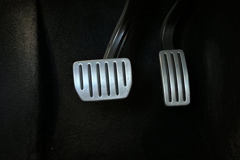 Tesla Model Y Vehicle Full-screen Gallery Image 43