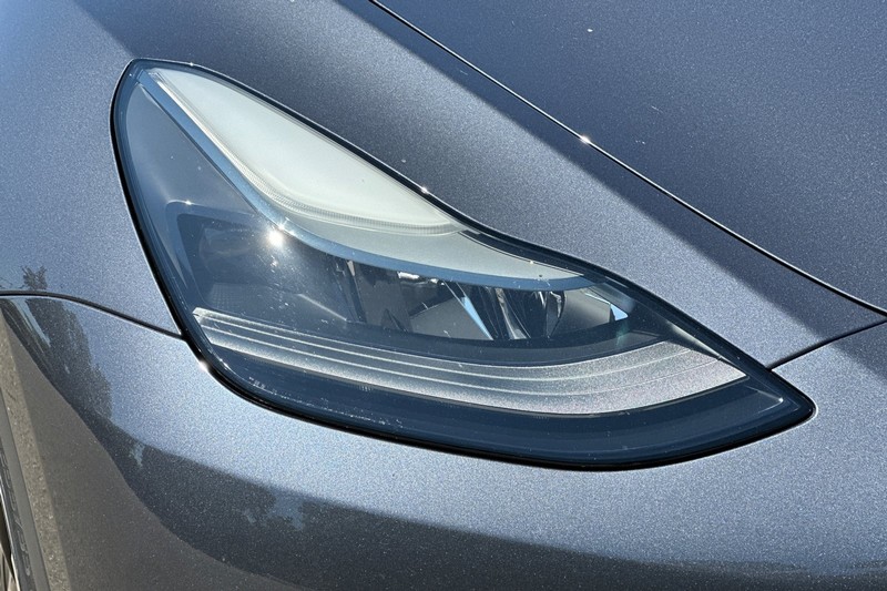 Tesla Model Y Vehicle Full-screen Gallery Image 45