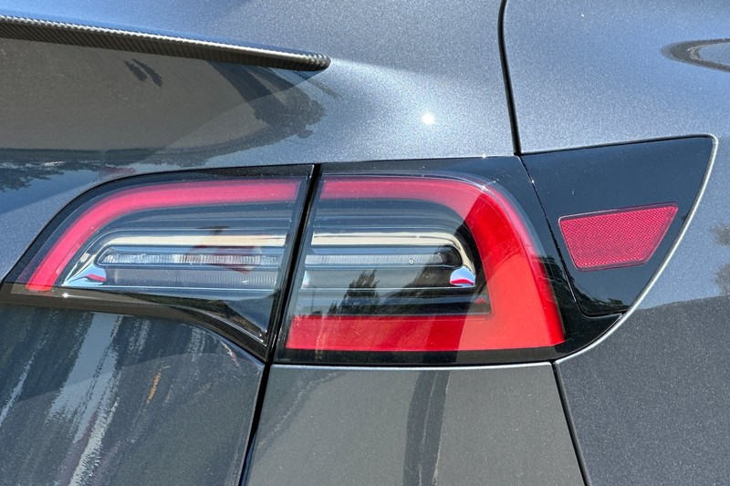 Tesla Model Y Vehicle Full-screen Gallery Image 49