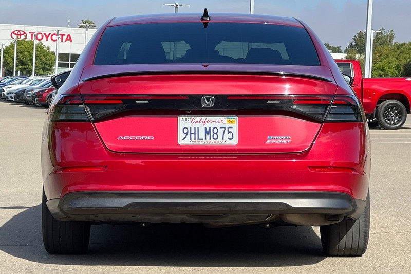 Honda Accord Hybrid Vehicle Full-screen Gallery Image 05