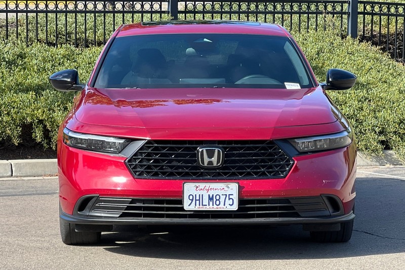 Honda Accord Hybrid Vehicle Full-screen Gallery Image 09
