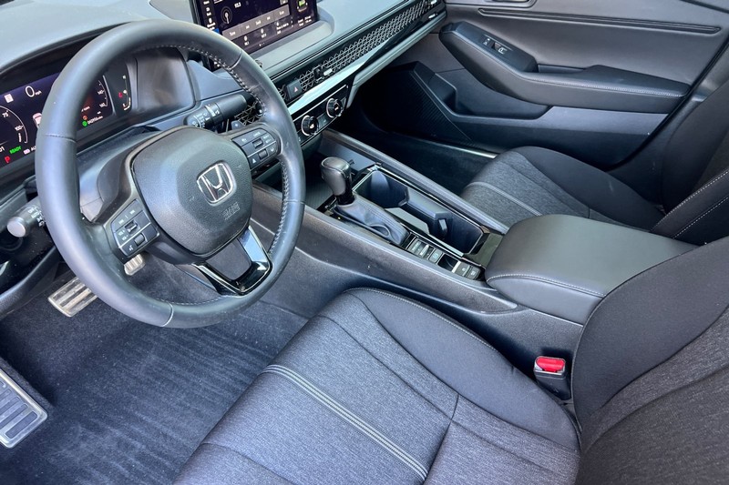 Honda Accord Hybrid Vehicle Full-screen Gallery Image 10