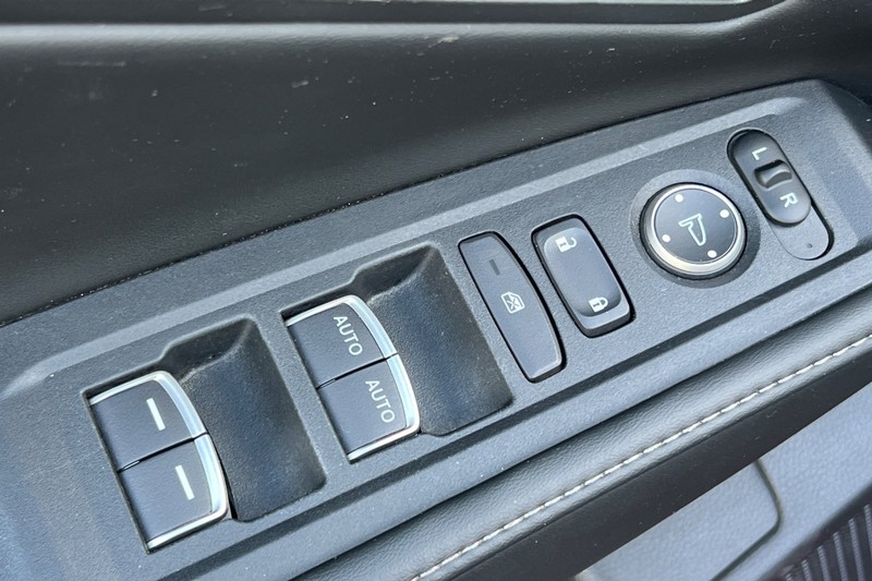 Honda Accord Hybrid Vehicle Full-screen Gallery Image 12