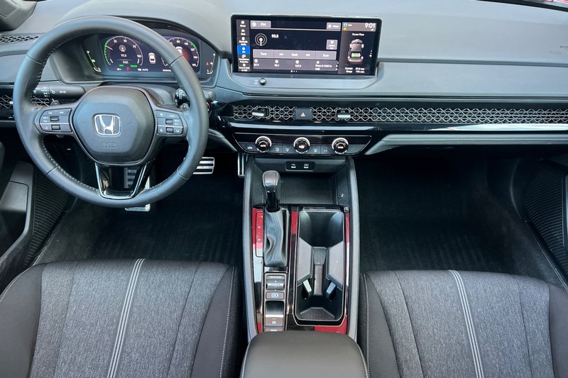Honda Accord Hybrid Vehicle Full-screen Gallery Image 15