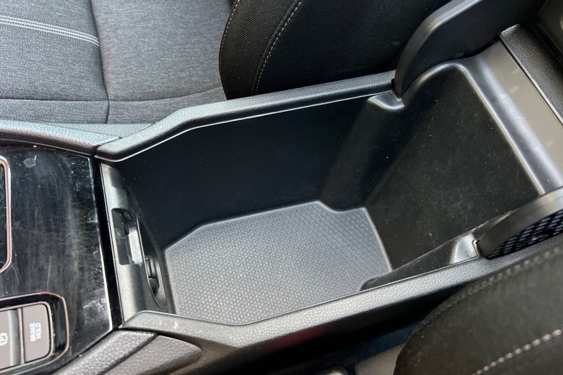 Honda Accord Hybrid Vehicle Full-screen Gallery Image 29