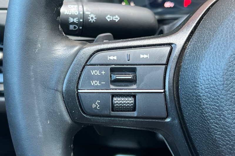 Honda Accord Hybrid Vehicle Full-screen Gallery Image 33
