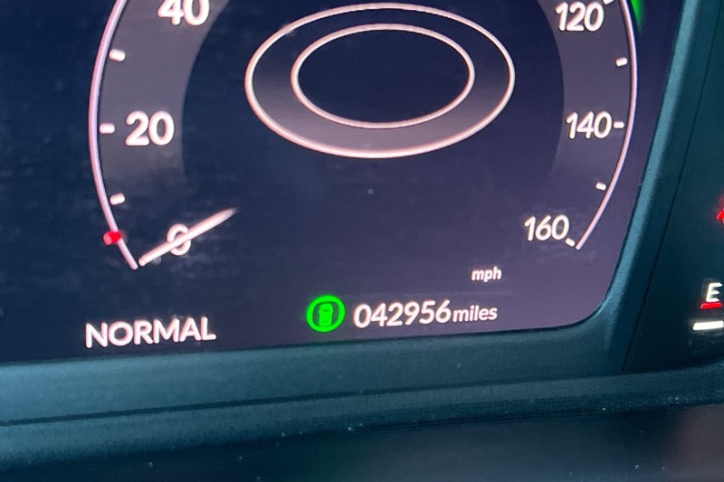 Honda Accord Hybrid Vehicle Full-screen Gallery Image 38