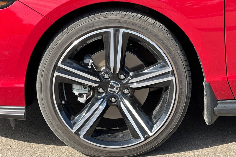 Honda Accord Hybrid Vehicle Full-screen Gallery Image 41
