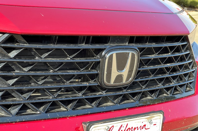 Honda Accord Hybrid Vehicle Full-screen Gallery Image 43
