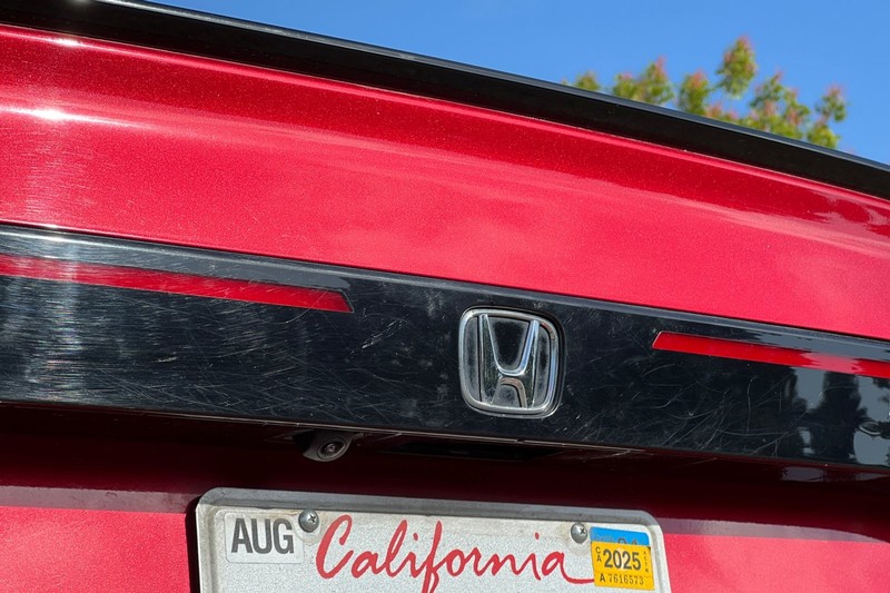 Honda Accord Hybrid Vehicle Full-screen Gallery Image 45