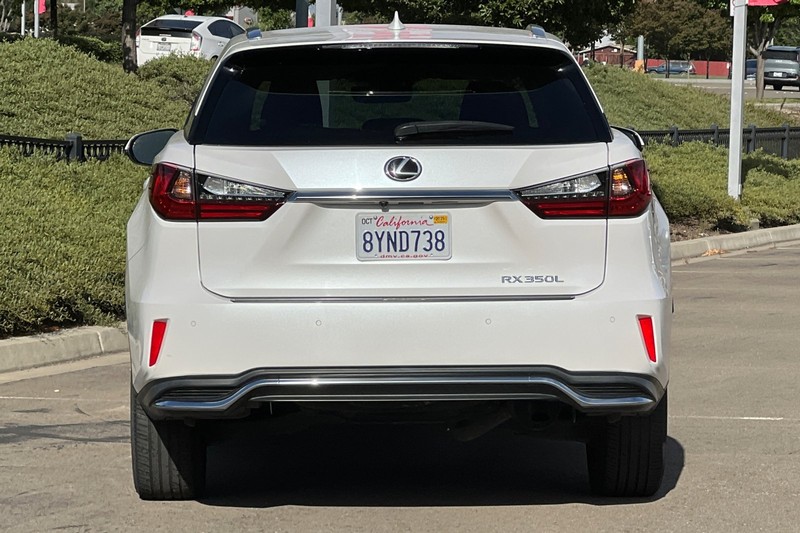 Lexus RX Vehicle Full-screen Gallery Image 05