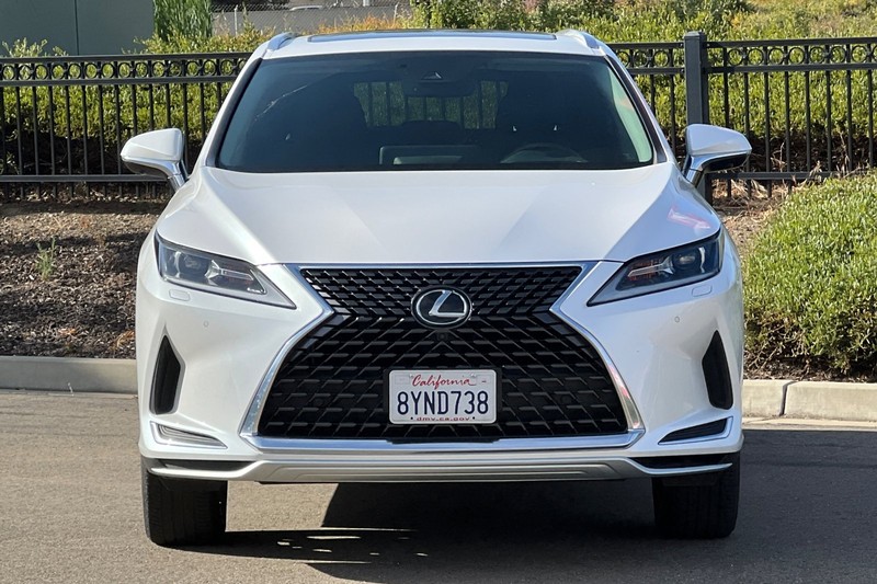Lexus RX Vehicle Full-screen Gallery Image 09