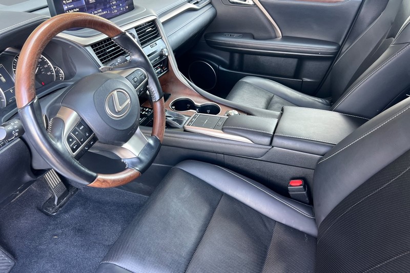 Lexus RX Vehicle Full-screen Gallery Image 10