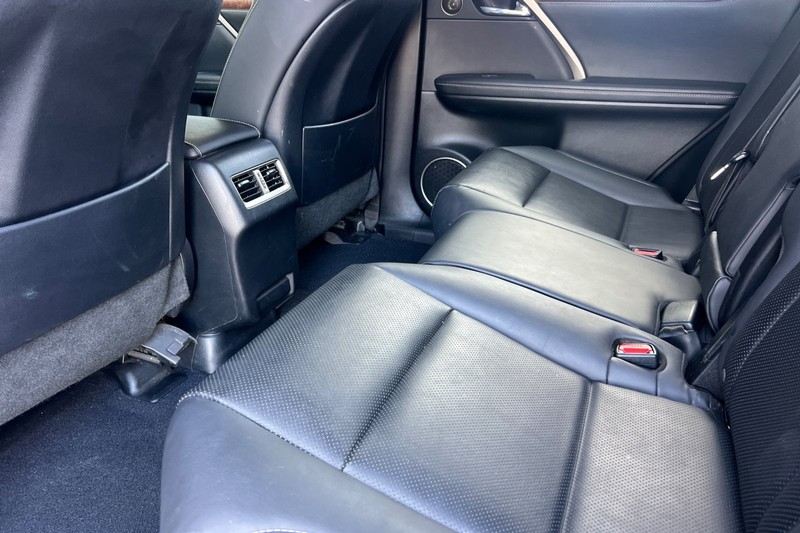 Lexus RX Vehicle Full-screen Gallery Image 14