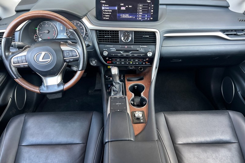 Lexus RX Vehicle Full-screen Gallery Image 15