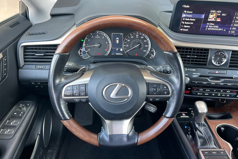 Lexus RX Vehicle Full-screen Gallery Image 16