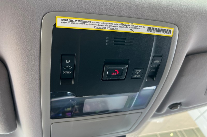Lexus RX Vehicle Full-screen Gallery Image 25