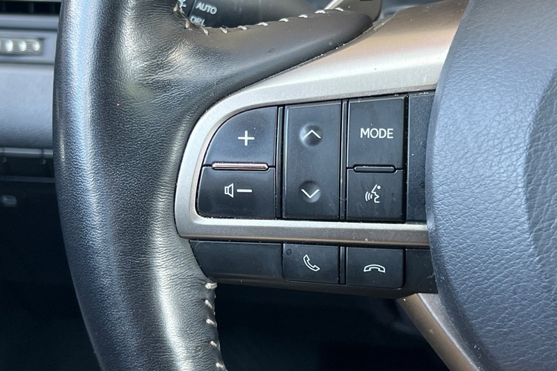 Lexus RX Vehicle Full-screen Gallery Image 35