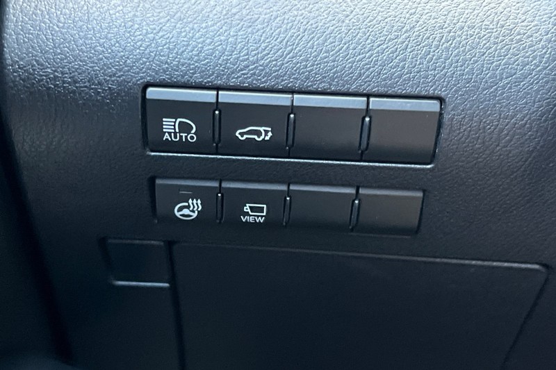 Lexus RX Vehicle Full-screen Gallery Image 41