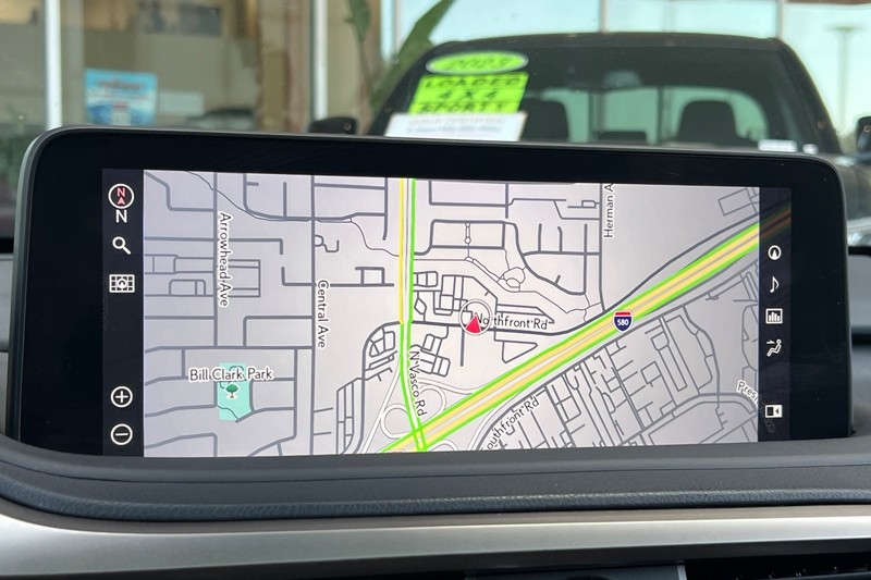 Lexus RX Vehicle Full-screen Gallery Image 43