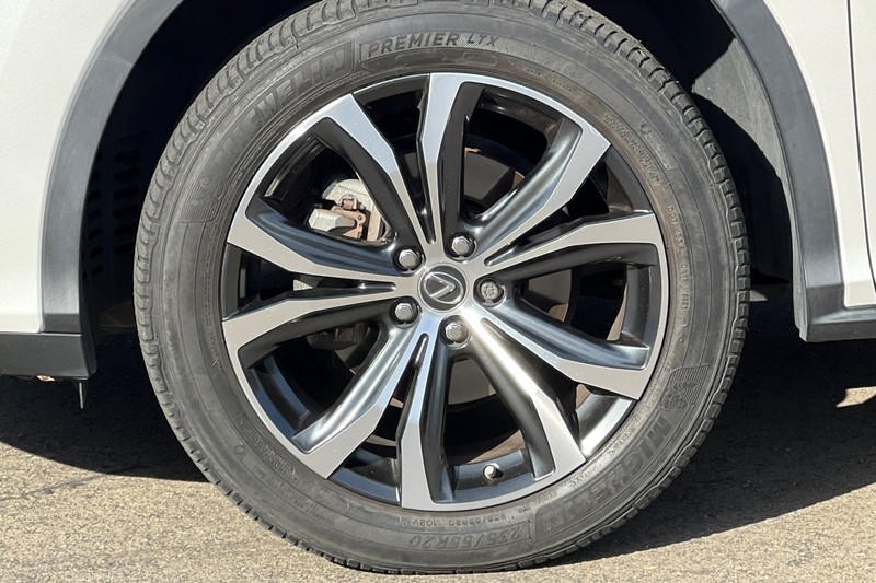 Lexus RX Vehicle Full-screen Gallery Image 45