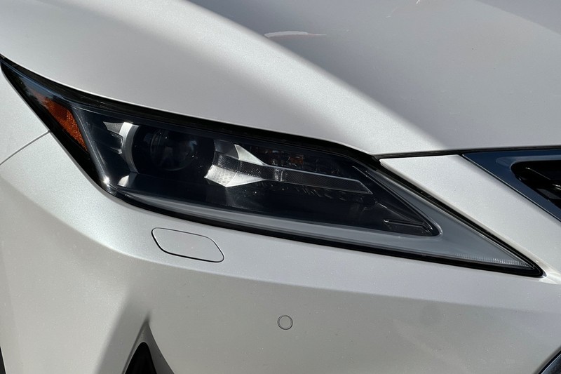 Lexus RX Vehicle Full-screen Gallery Image 46
