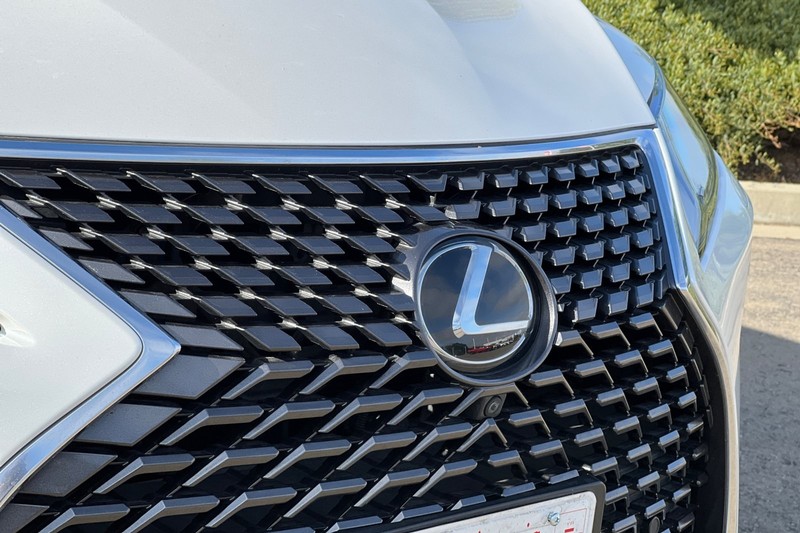 Lexus RX Vehicle Full-screen Gallery Image 47