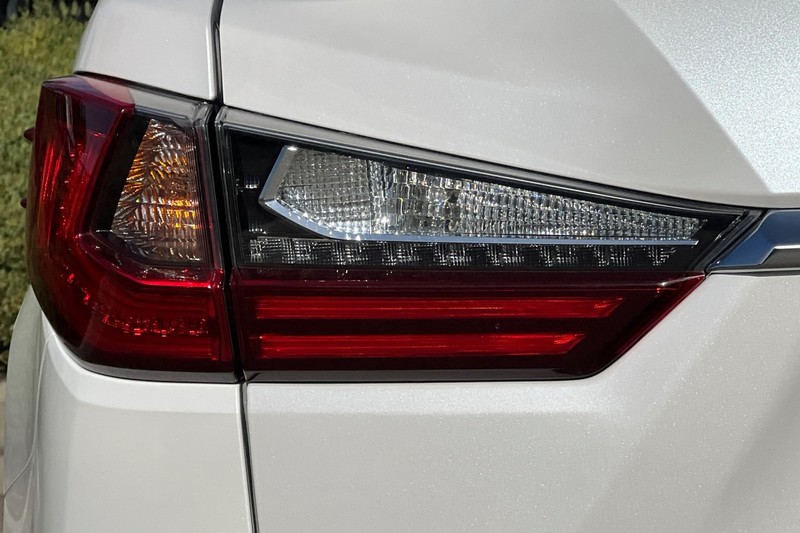 Lexus RX Vehicle Full-screen Gallery Image 48